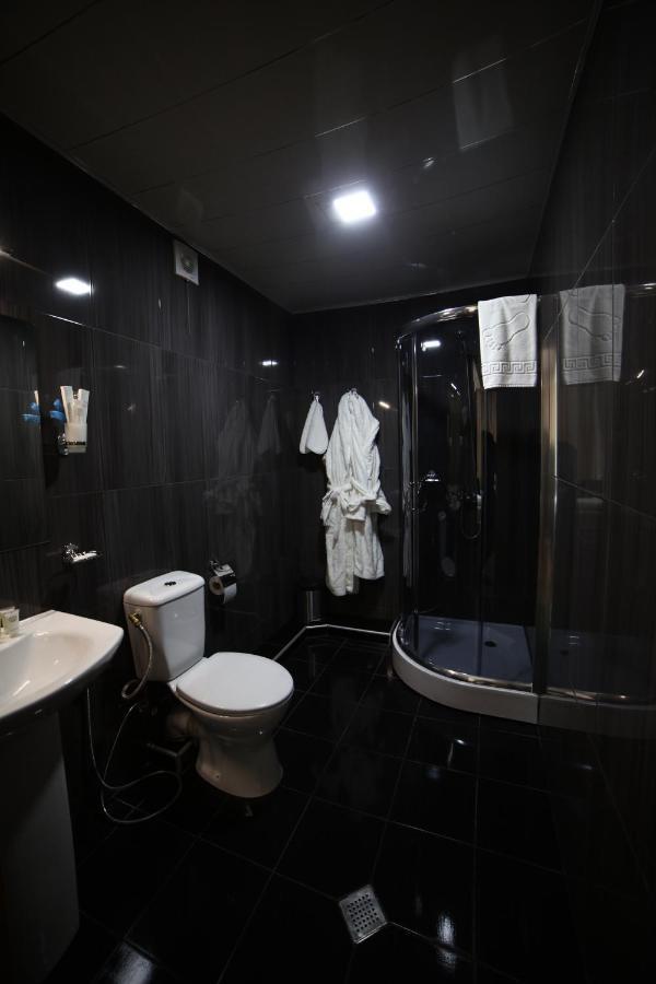 L Plaza Hotel Tiflis Exterior foto