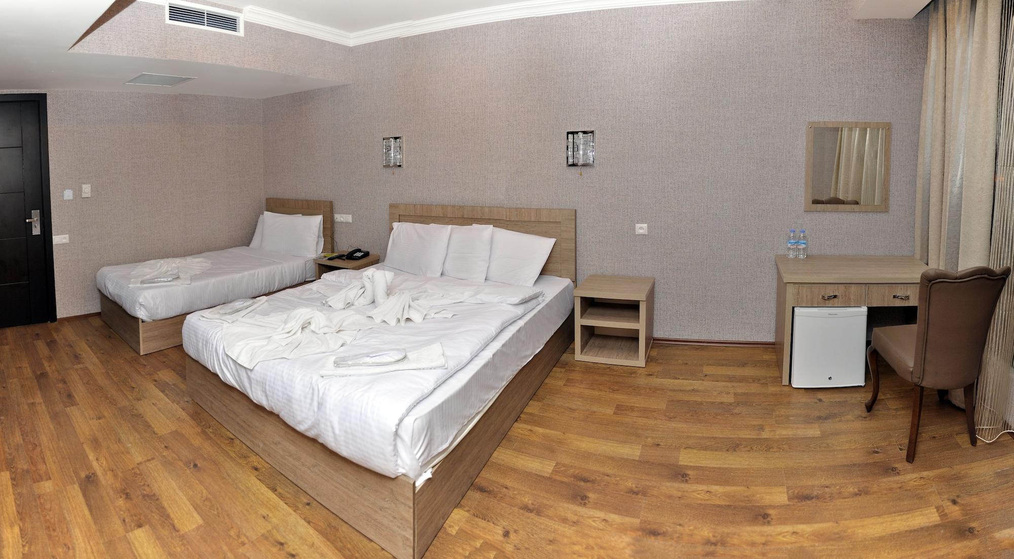 L Plaza Hotel Tiflis Exterior foto