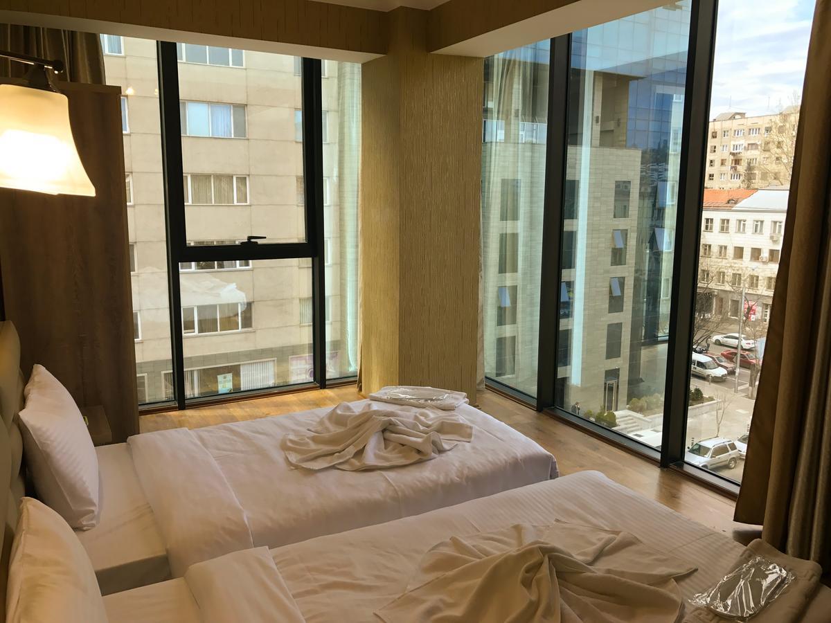L Plaza Hotel Tiflis Exterior foto