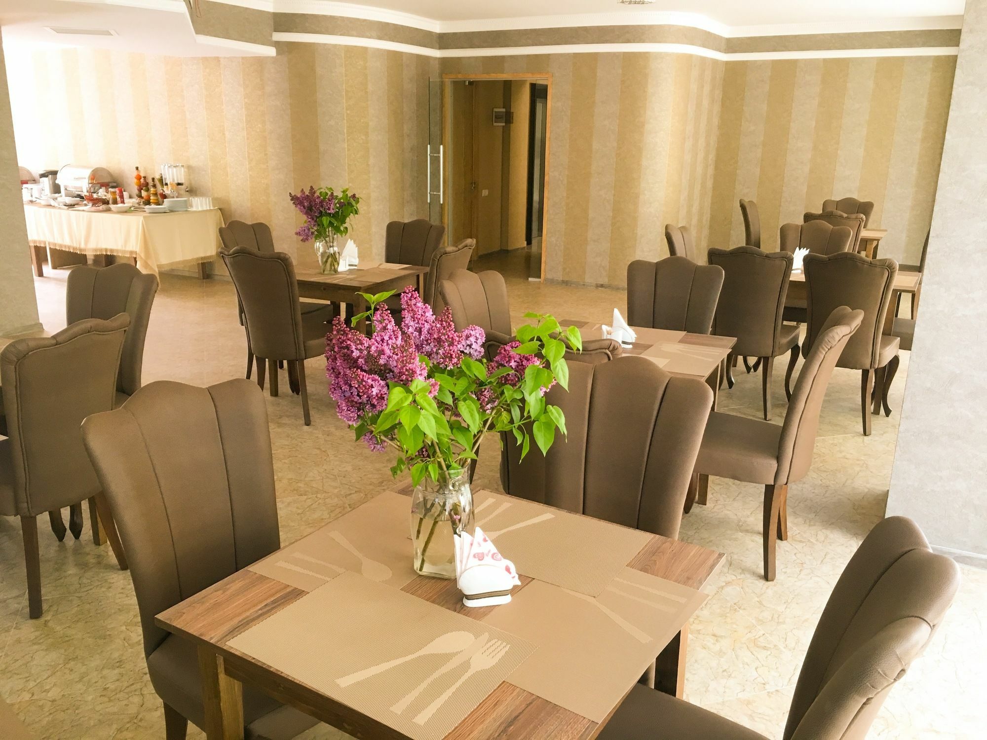L Plaza Hotel Tiflis Exterior foto