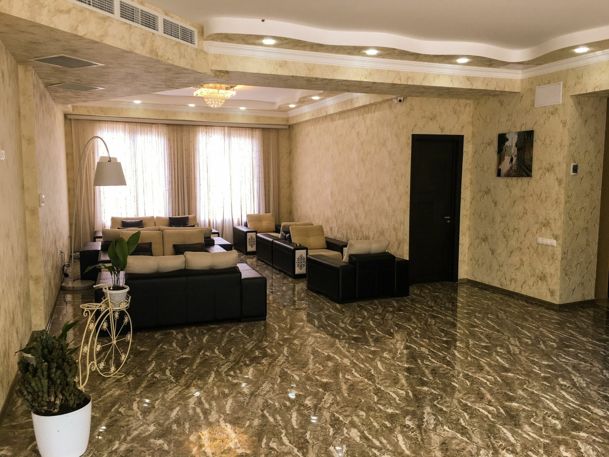 L Plaza Hotel Tiflis Exterior foto