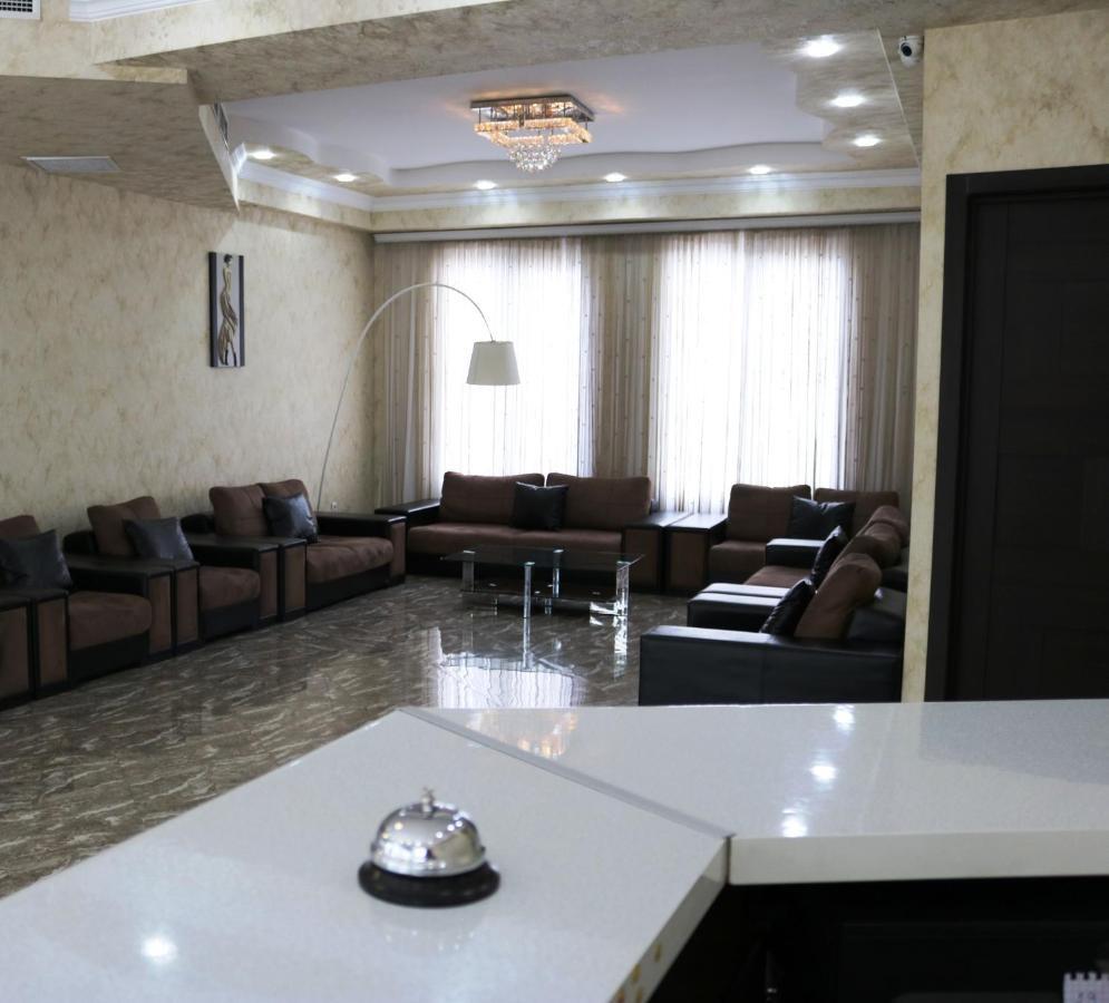 L Plaza Hotel Tiflis Exterior foto
